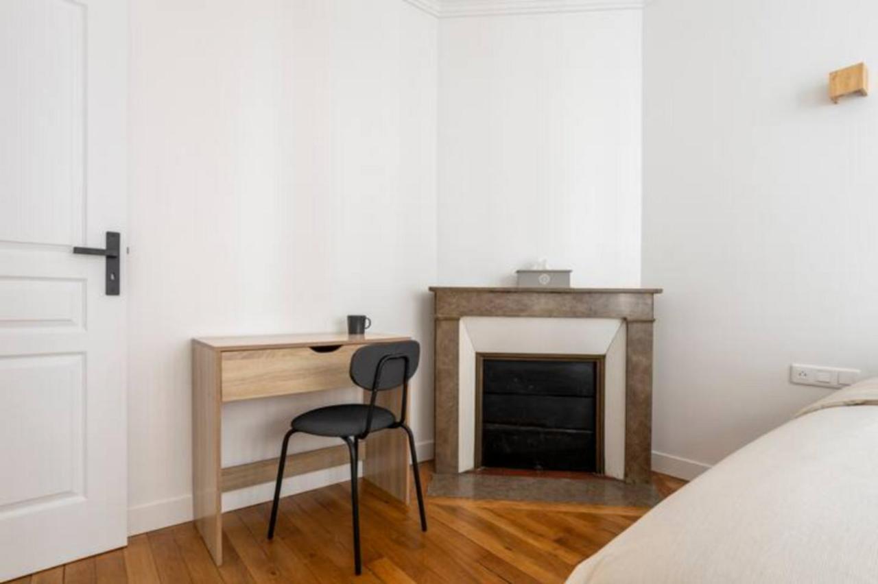 The Square, Paris-Asnieres, Private Apartment With Bedroom And Living Room Exterior foto